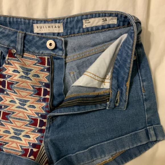 Bullhead 5 High Rise Aztec embroidered denim Mom Shorts - Picture 6 of 10